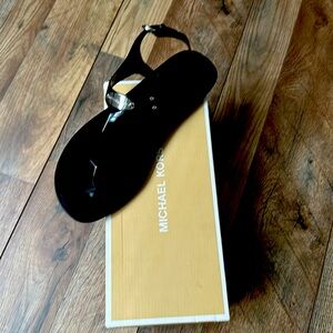 Women’s flat sandals